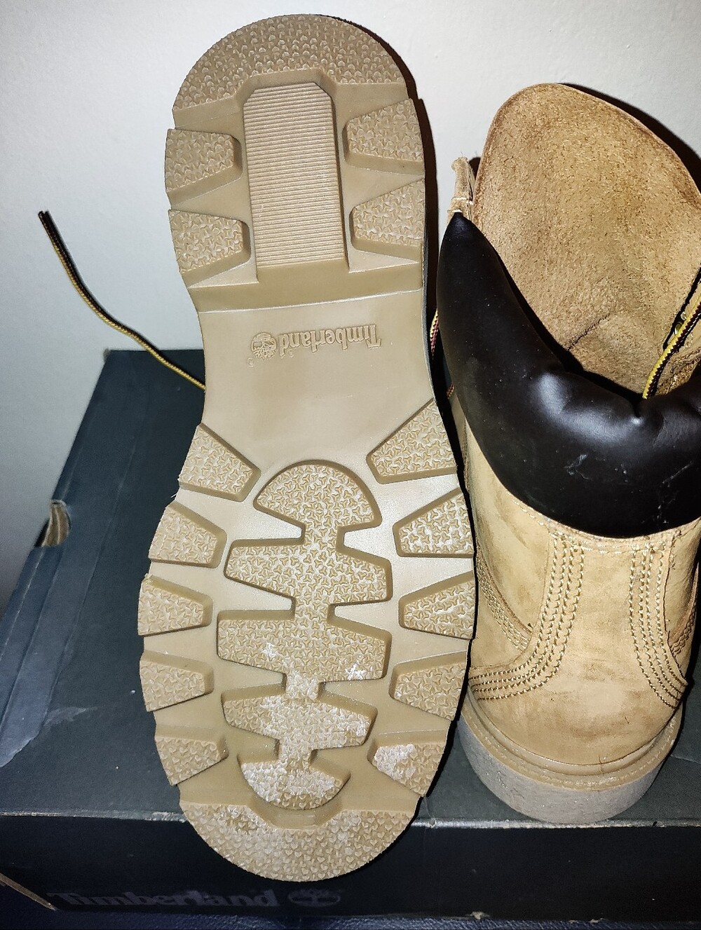 Timberland Wheat Nubuck Boot with Black Collar - Picture 2 of 5